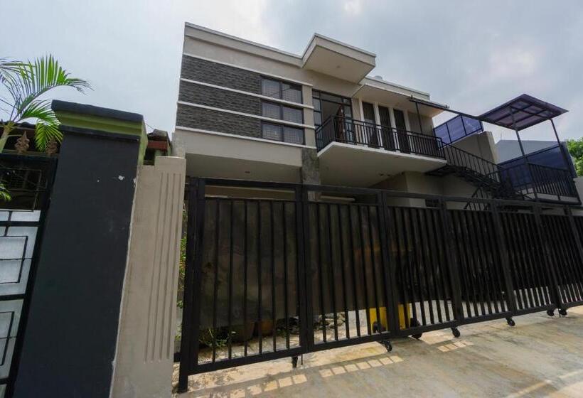 Hotel Oyo Life 2351 Kost Ciper