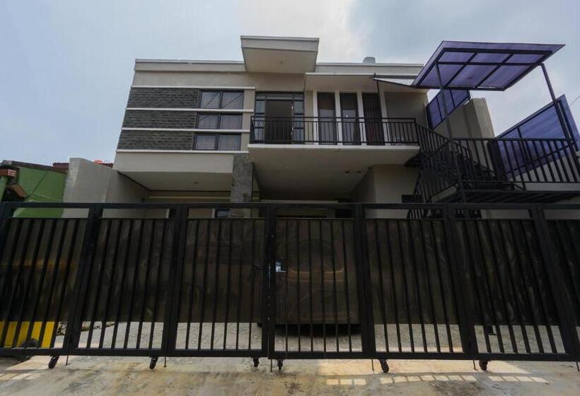 Hotel Oyo Life 2351 Kost Ciper