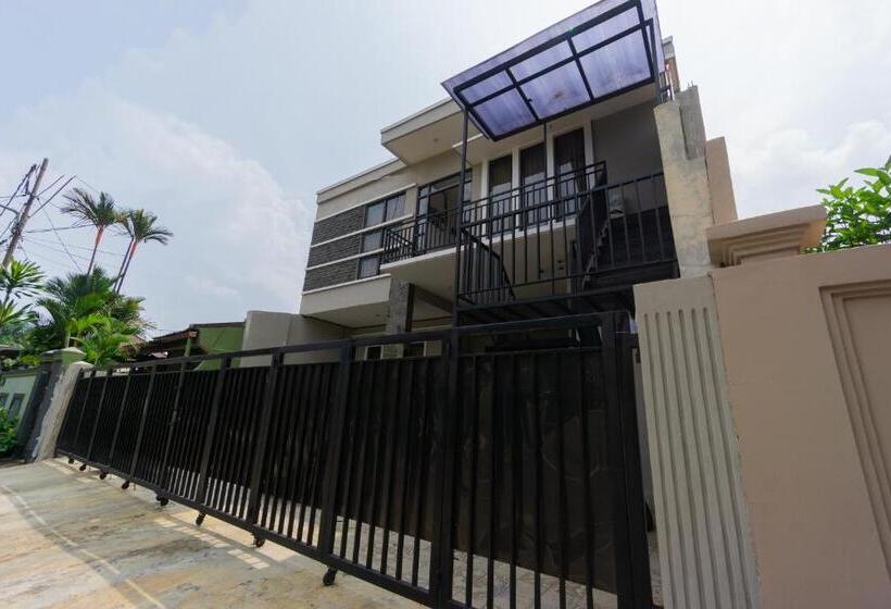 Hotel Oyo Life 2351 Kost Ciper