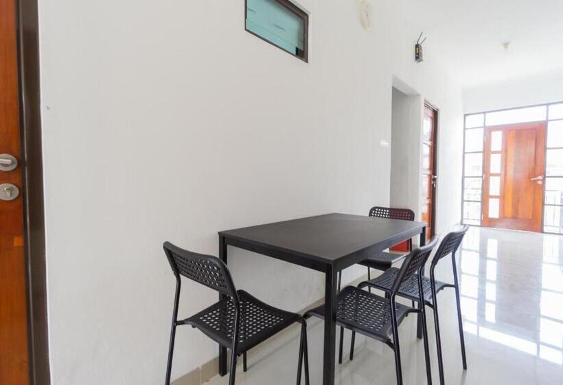 Hotel Oyo Life 2351 Kost Ciper