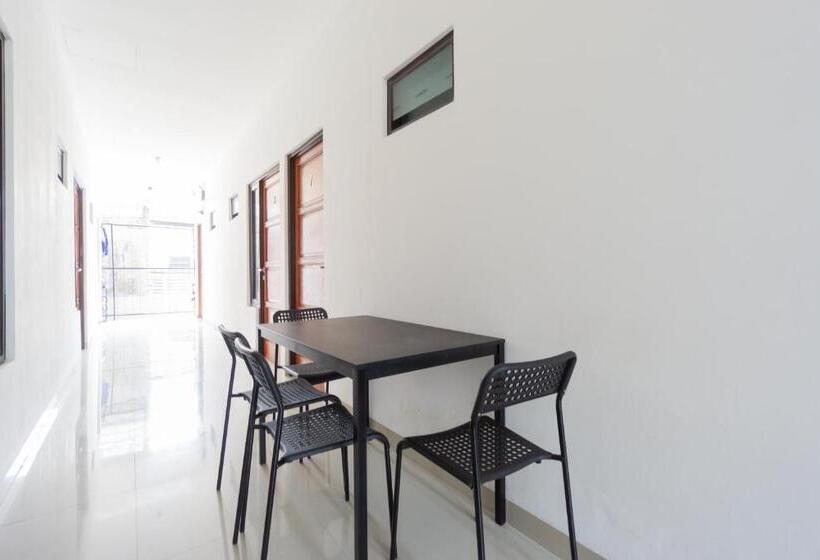 Hotel Oyo Life 2351 Kost Ciper