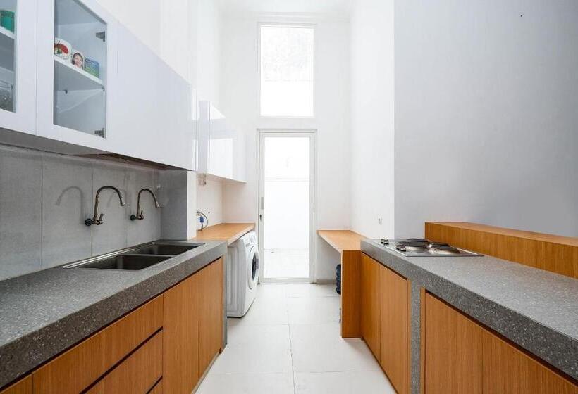 Отель Oyo Life 2491 Omah Puspa