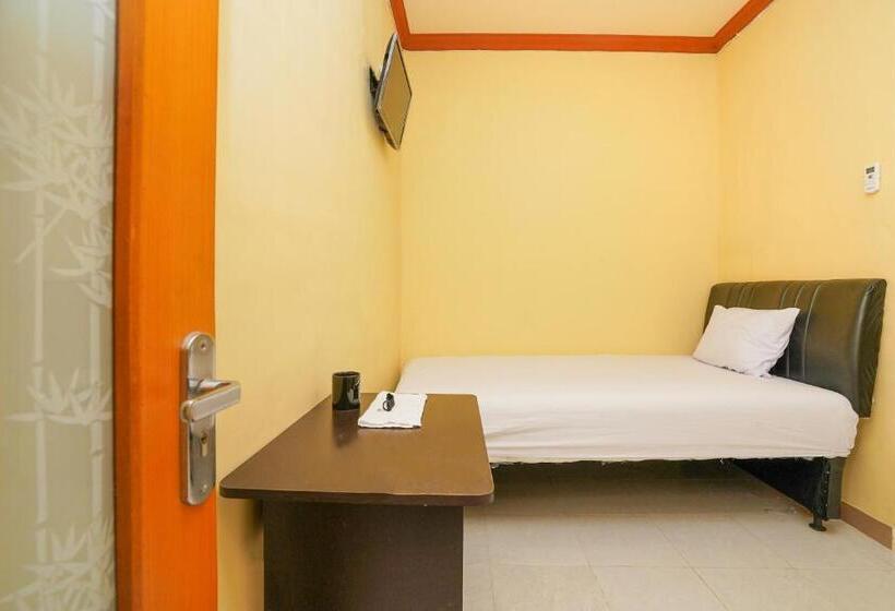 בית מלון כפרי Oyo Life 2619 Kost Keluarga Cemara