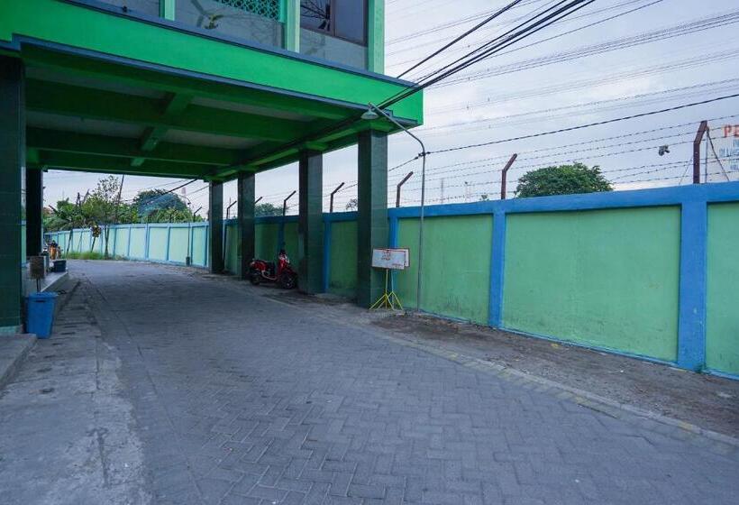 בית מלון כפרי Oyo Life 2619 Kost Keluarga Cemara