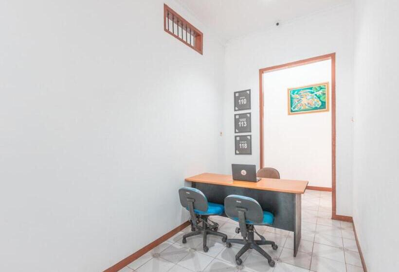 ホテル Oyo Life 3047 Gita Kencana