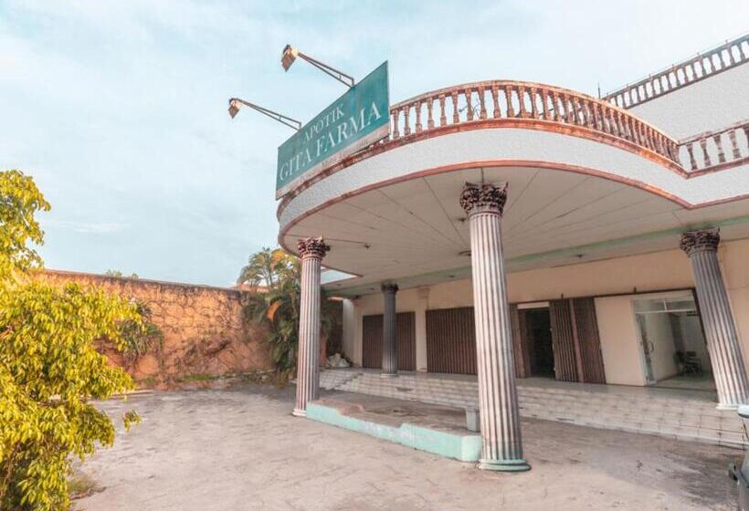 هتل Oyo Life 3047 Gita Kencana