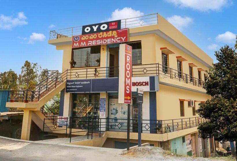 בית מלון כפרי Oyo M M Residency