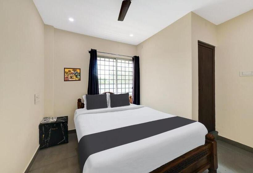 בית מלון כפרי Oyo M M Residency