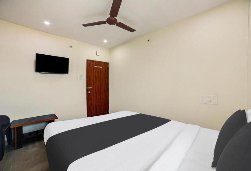 בית מלון כפרי Oyo M M Residency