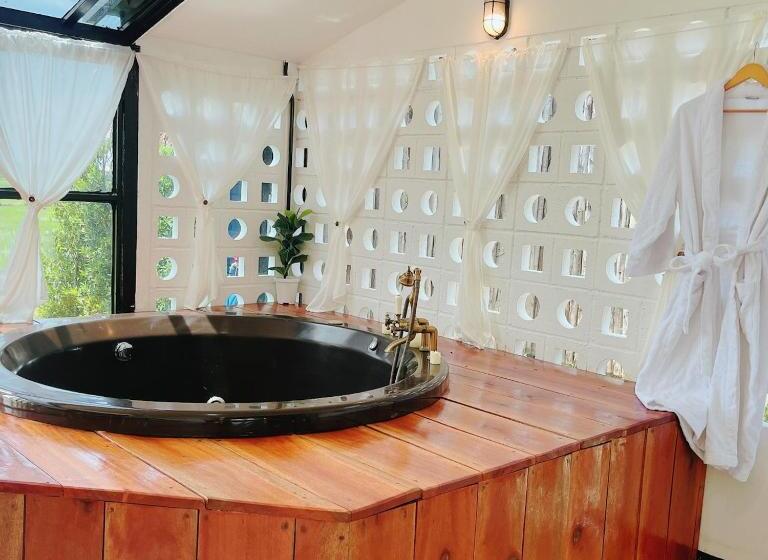 בית מלון כפרי Penguin Villa Resort & Bistro