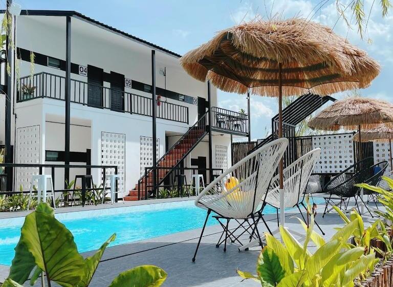 בית מלון כפרי Penguin Villa Resort & Bistro