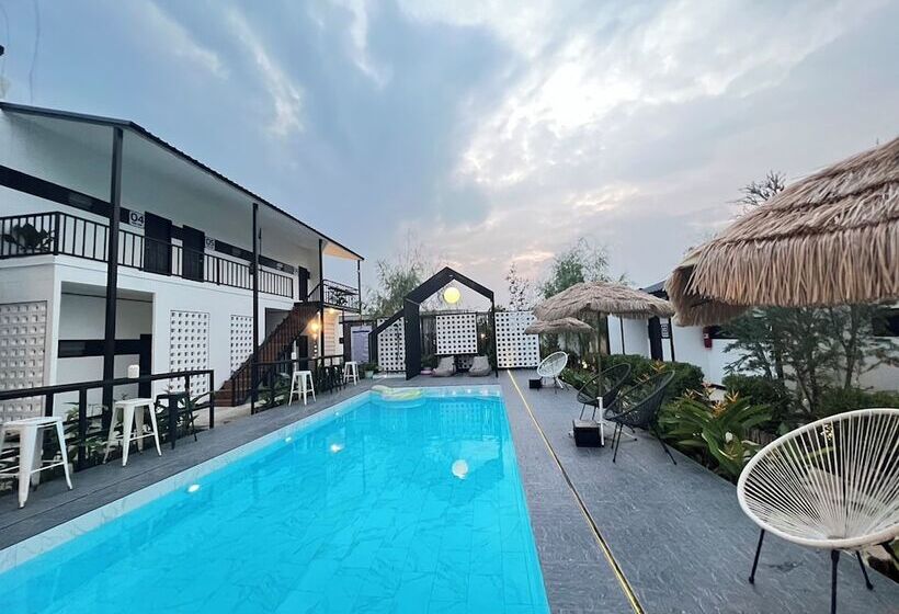 בית מלון כפרי Penguin Villa Resort & Bistro