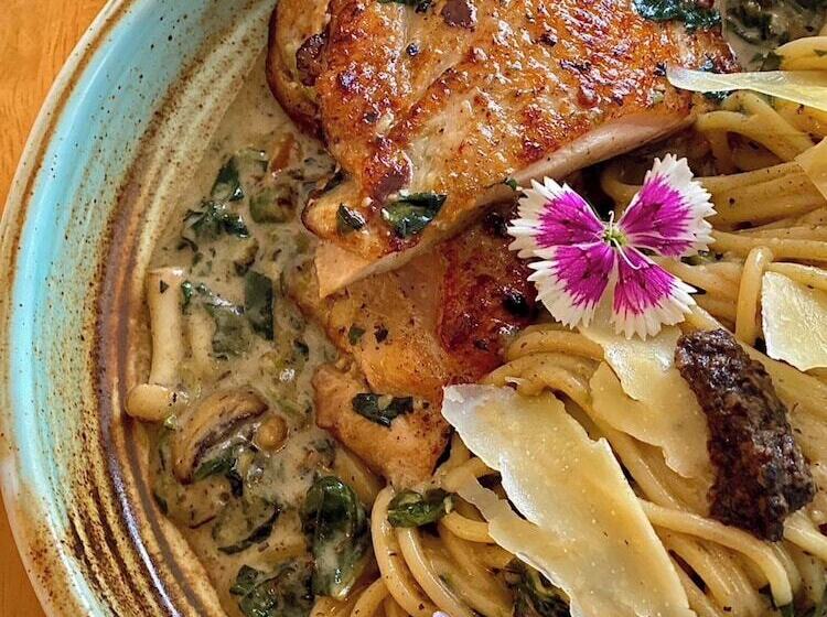 בית מלון כפרי Penguin Villa Resort & Bistro