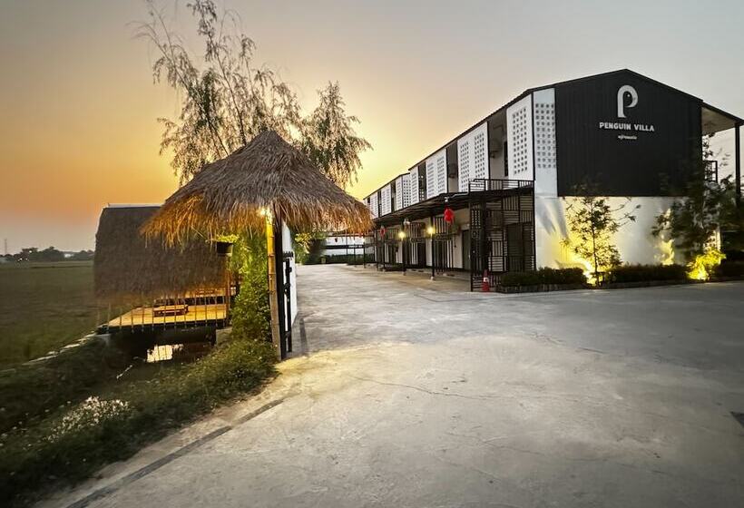 בית מלון כפרי Penguin Villa Resort & Bistro