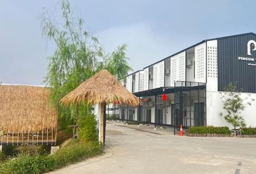 בית מלון כפרי Penguin Villa Resort & Bistro