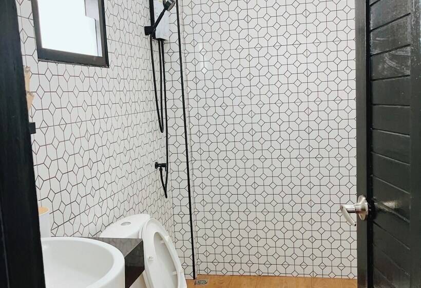 בית מלון כפרי Penguin Villa Resort & Bistro