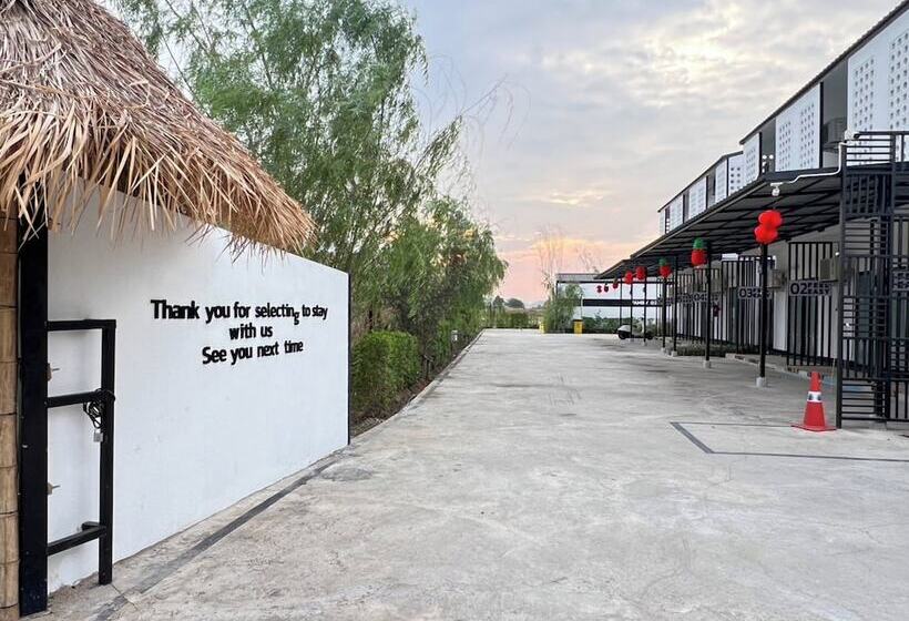 בית מלון כפרי Penguin Villa Resort & Bistro