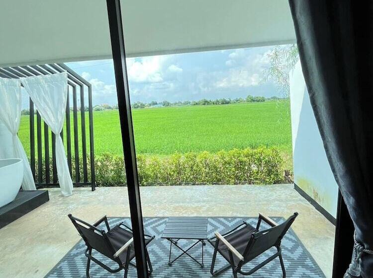 בית מלון כפרי Penguin Villa Resort & Bistro