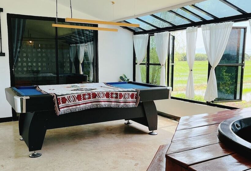 בית מלון כפרי Penguin Villa Resort & Bistro