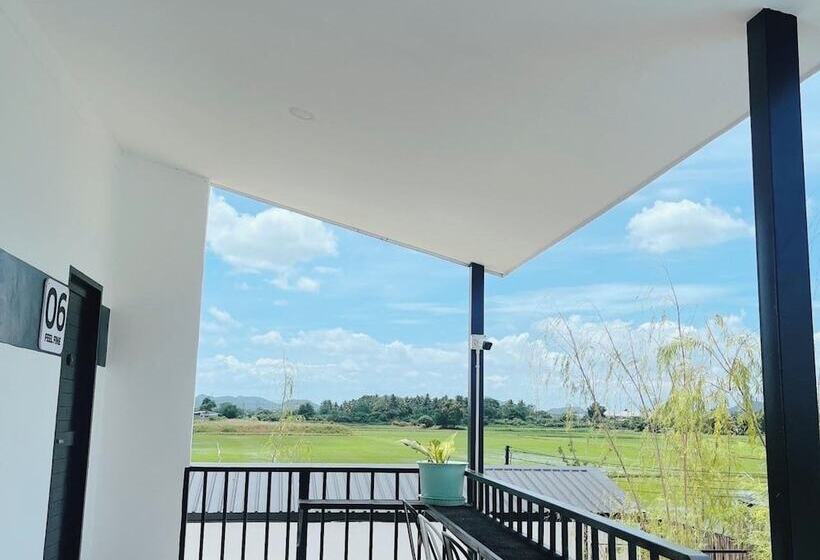 בית מלון כפרי Penguin Villa Resort & Bistro