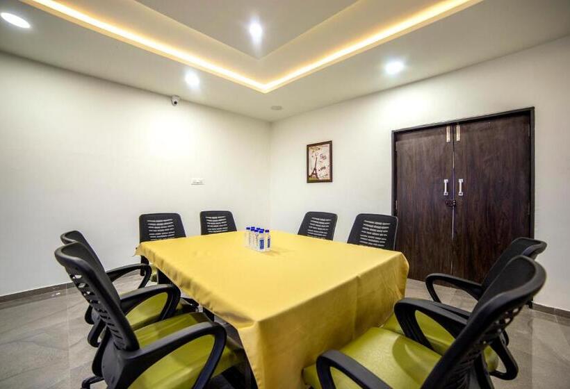 Отель Shivalik   Mehsana