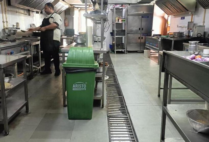 Отель Shivalik   Mehsana