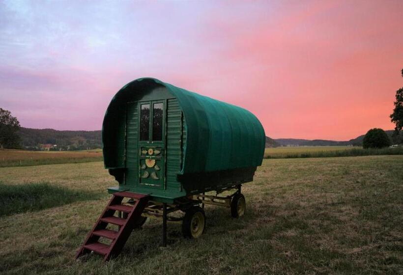 فندق The Thistle Inn   Eko Farmstay