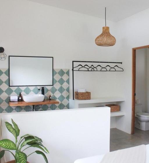 فندق Waves & Wifi   Popoyo