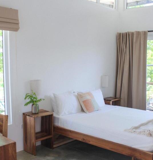 فندق Waves & Wifi   Popoyo