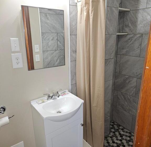 Lewiston Hotel Bar & Grill