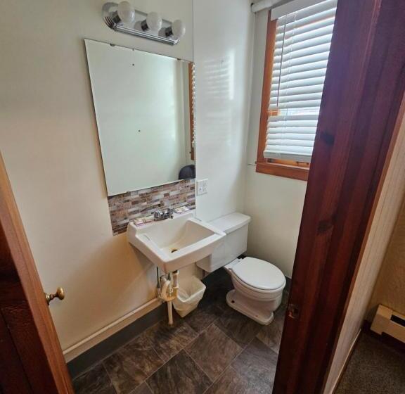 Lewiston Hotel Bar & Grill