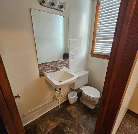 Lewiston Hotel Bar & Grill