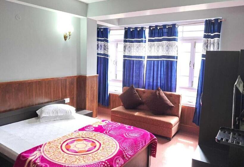 O 35610 Hotel Shayabong