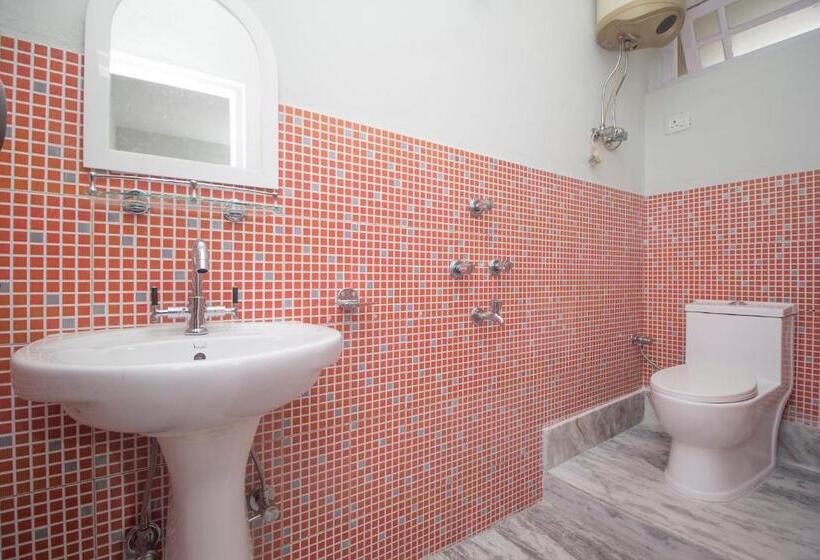 O 35610 Hotel Shayabong