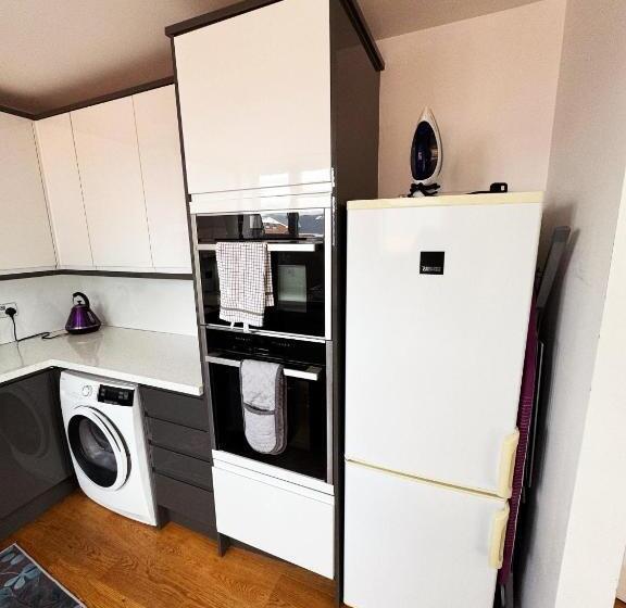 פנסיון 4 Spicer Road