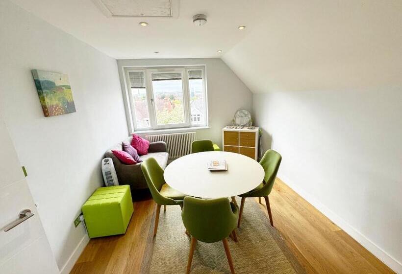 פנסיון 4 Spicer Road