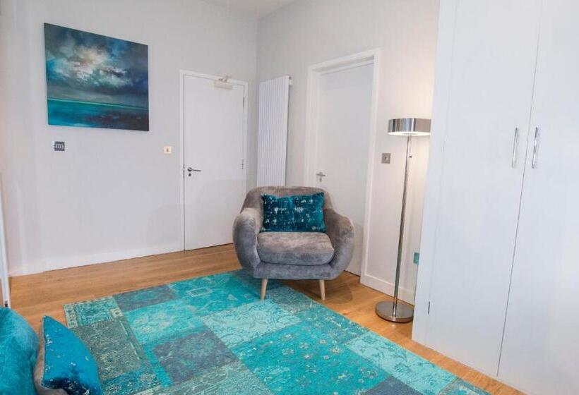 פנסיון 4 Spicer Road