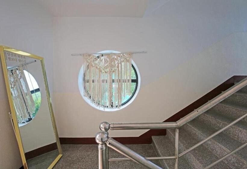 Pensió Annyeong Noeul