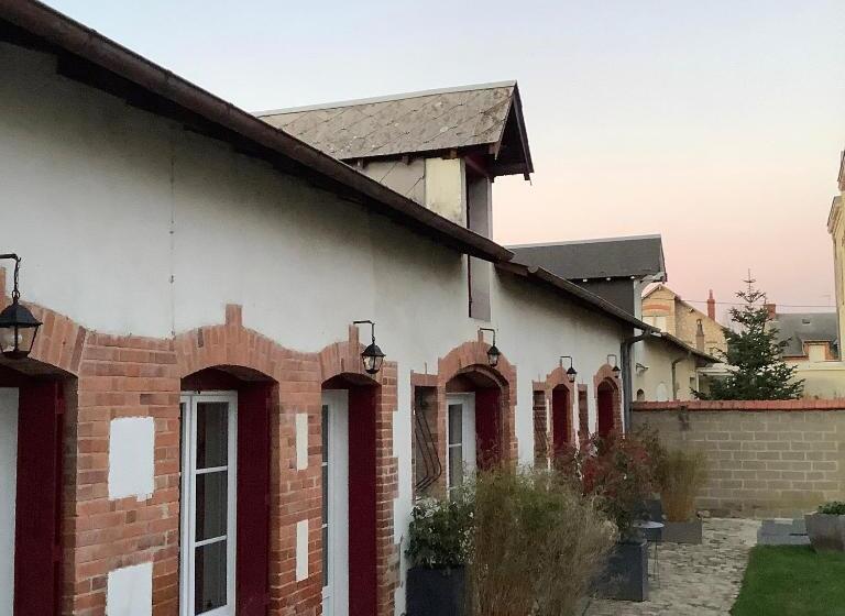 بنسيون La Renardière