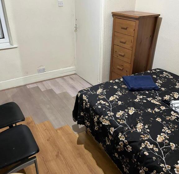 پانسیون Leicester Uk 3 Tudor