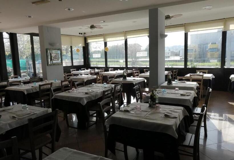 פנסיון Sestosenso Food Drink Sleep Ristorante Pizzeria Alloggi