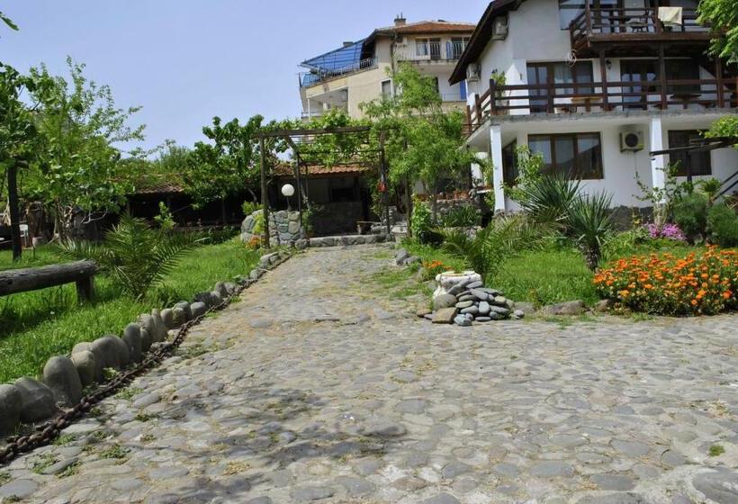 بنسيون Sinemoria Apartment