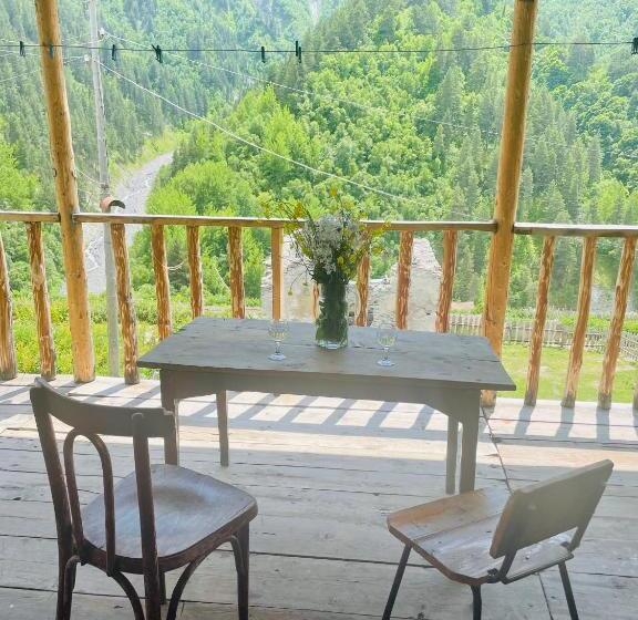 پانسیون Tamazi Guest House