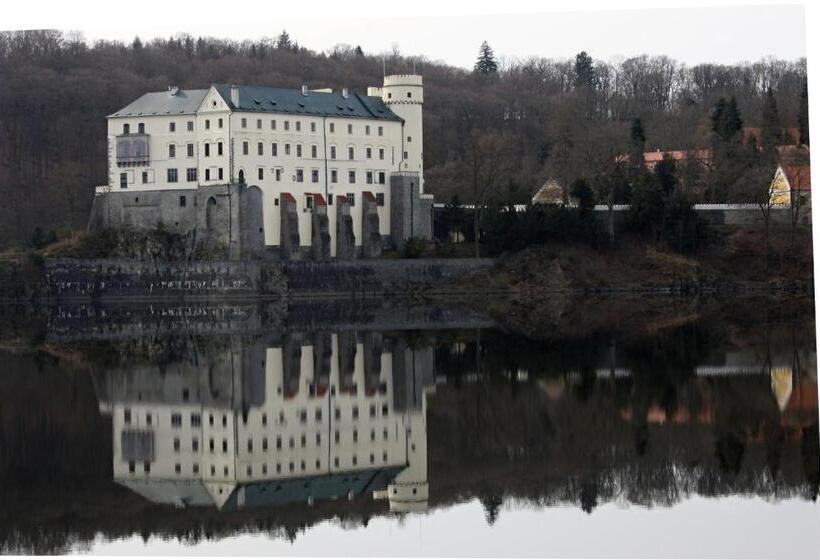 ペンション Tvrz Holešice Orlická Přehrada, Penzion