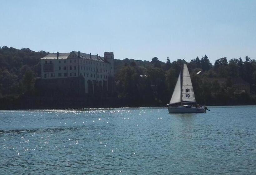 ペンション Tvrz Holešice Orlická Přehrada, Penzion