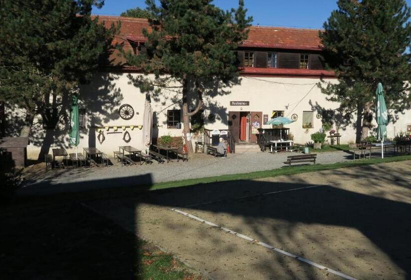 ペンション Tvrz Holešice Orlická Přehrada, Penzion