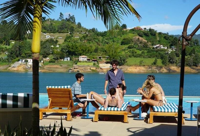 פנסיון Viajero Guatapé Hostel & Lake Club