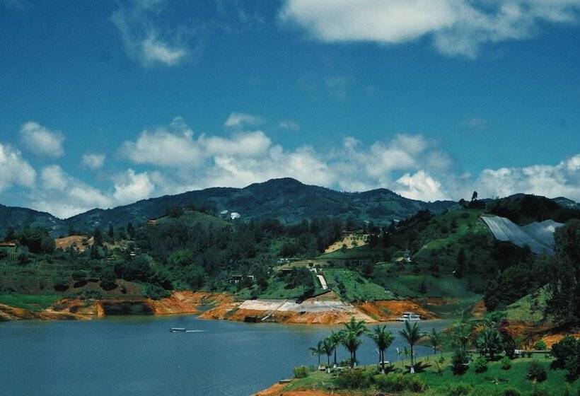 פנסיון Viajero Guatapé Hostel & Lake Club