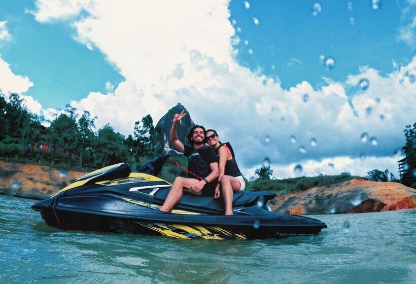 פנסיון Viajero Guatapé Hostel & Lake Club