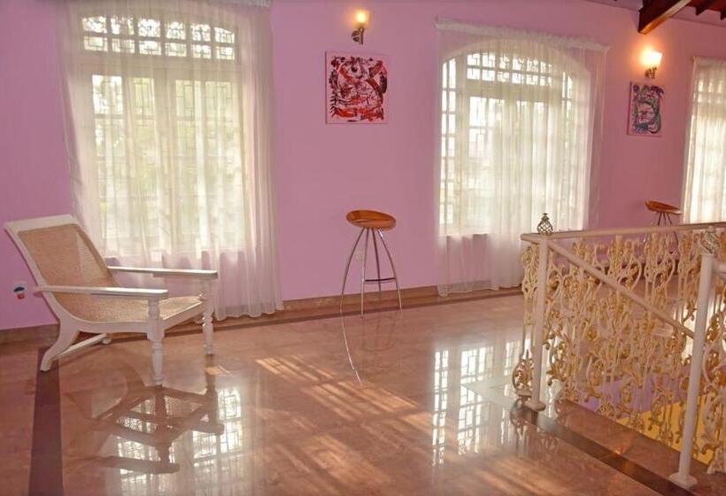 פנסיון Villa Glorious